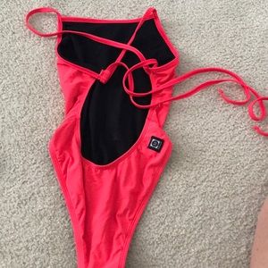 Jolyn “Dayno II” tieback in bright pink